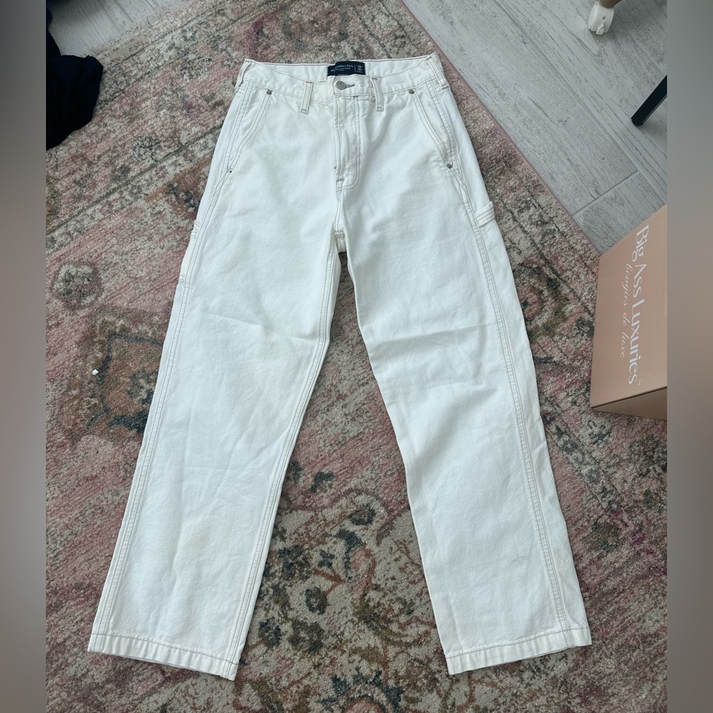 Abercrombie & Fitch Cream Relaxed Jeans